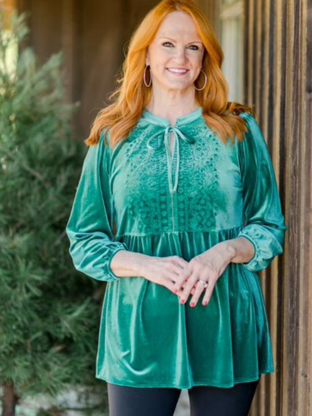The Pioneer Woman emerald green velvet embroidered long sleeves pullover blouse
